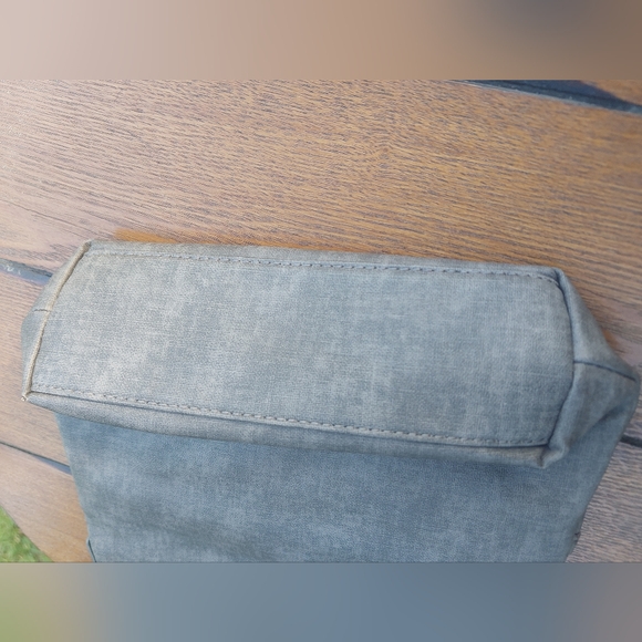 MultiSac Crossbody - Picture 3 of 15